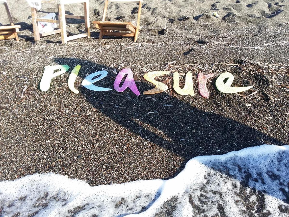 Pleasure Seaside Rooms เปริสซา ภายนอก รูปภาพ